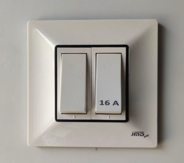 R Switch 16A With IND Roma